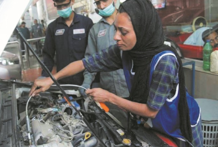 Au Pakistan, une mécanicienne déboulonne les préjugés Au Pakistan, une mécanicienne déboulonne les préjugés