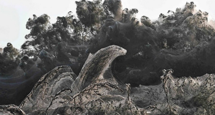 Insolite : Un lac pris dans une toile d'araignée