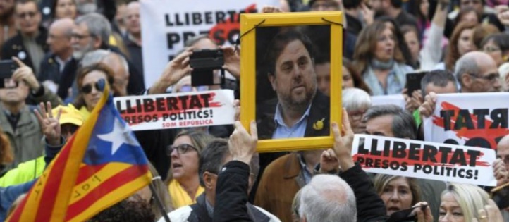 Des dirigeants catalans renvoyés devant la justice pour tentative de sécession Des dirigeants catalans renvoyés devant la justice pour tentative de sécession