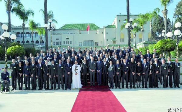 S.M le Roi à l’occasion de la cérémonie d’installation du Conseil économique et social : “Il vous incombe d’impulser l’adhésion de chacun à l’effort engagé pour assurer le développement à une cadence accélérée” S.M le Roi à l’occasion de la cérémonie d’installation du Conseil économique et social : “Il vous incombe d’impulser l’adhésion de chacun à l’effort engagé pour assurer le développement à une cadence accélérée”