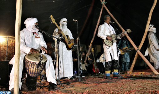 Les Tinariwens et Vasti Jackson, deux Grammy Awards sur une même scène Les Tinariwens et Vasti Jackson, deux Grammy Awards sur une même scène