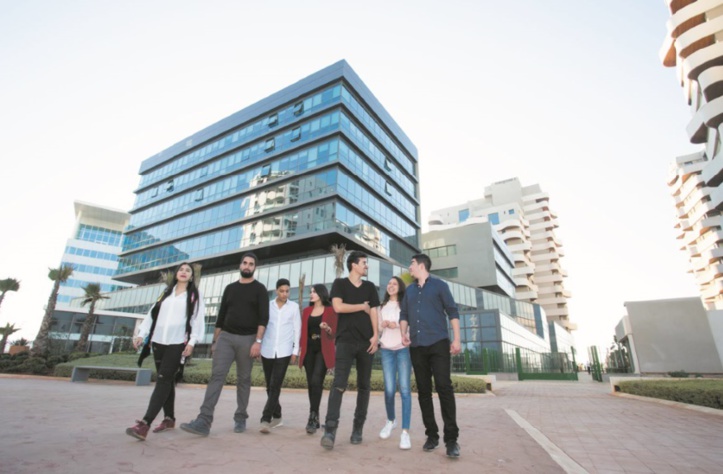 Le chômage demeure élevé parmi les jeunes et les femmes Le chômage demeure élevé parmi les jeunes et les femmes