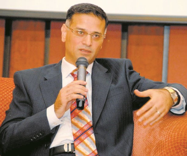 Tarek El Bakri: La littérature dédiée aux jeunes a une vocation éducative Tarek El Bakri: La littérature dédiée aux jeunes a une vocation éducative