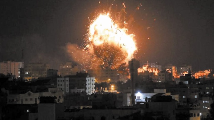 Les tirs de roquettes palestiniennes et les frappes israéliennes continuent à Gaza Les tirs de roquettes palestiniennes et les frappes israéliennes continuent à Gaza