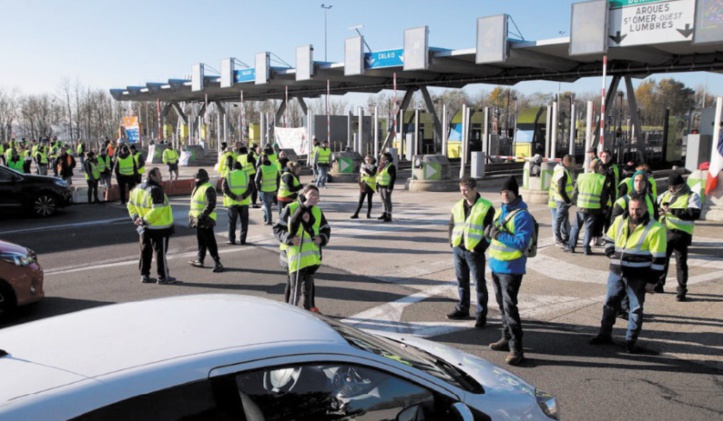 Des "Gilets jaunes" appellent à bloquer Paris samedi prochain