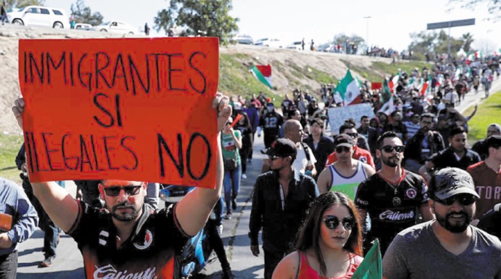 Trump menace à nouveau de fermer la frontière entre les Etats-Unis et le Mexique Trump menace à nouveau de fermer la frontière entre les Etats-Unis et le Mexique