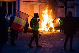 Une journée de chaos à Paris, théâtre d'un déferlement de violence