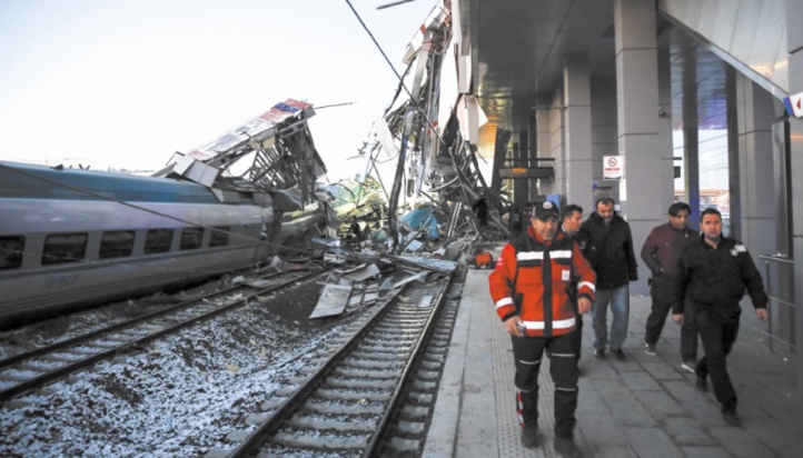 9 morts dans un accident de train à Ankara 9 morts dans un accident de train à Ankara