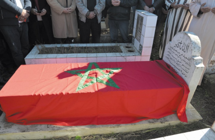 Driss Lachguar et une délégation de l’USFP se recueillent sur la tombe du martyr Omar Benjelloun