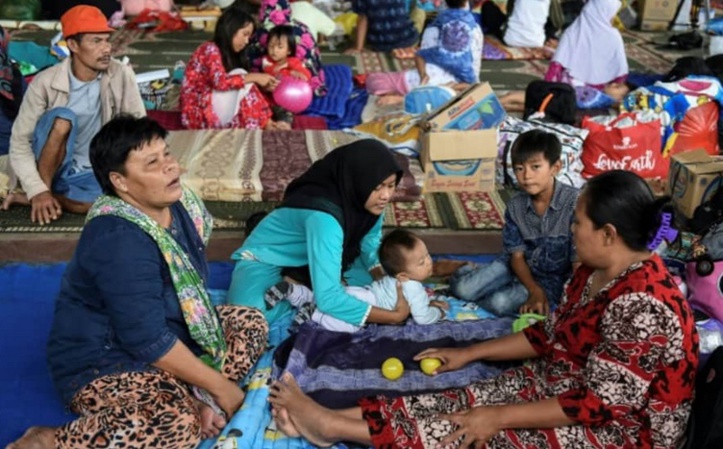 L'Indonésie relève le niveau d'alerte du volcan responsable du tsunami L'Indonésie relève le niveau d'alerte du volcan responsable du tsunami