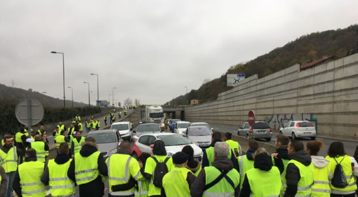 Le forcing des gilets jaunes