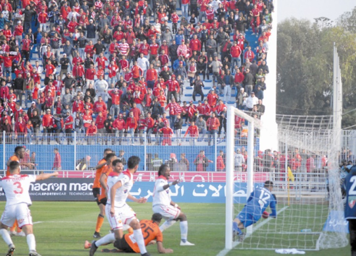 L’arbitrage en fait voir de toutes les couleurs aux Verts et aux Rouges L’arbitrage en fait voir de toutes les couleurs aux Verts et aux Rouges