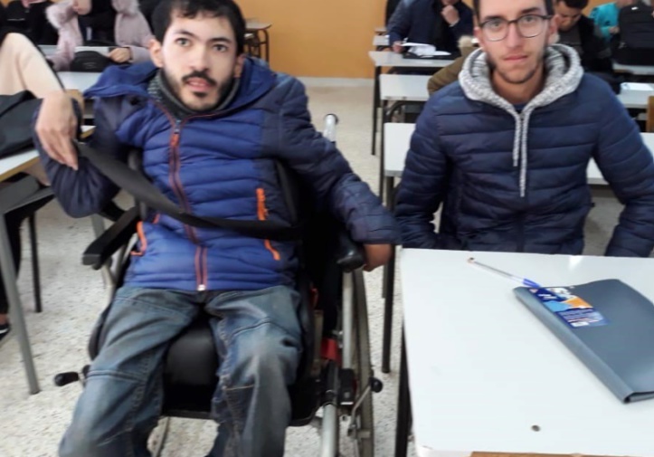 Un étudiant marocain passe ses examens malgré sa paralysie cérébrale !
