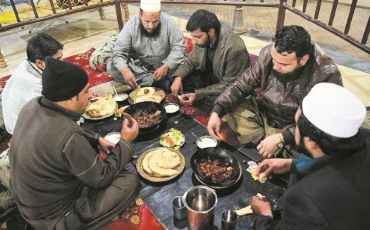 Au Pakistan, la sulfureuse Peshawar se livre aux délices de la bonne chère Au Pakistan, la sulfureuse Peshawar se livre aux délices de la bonne chère