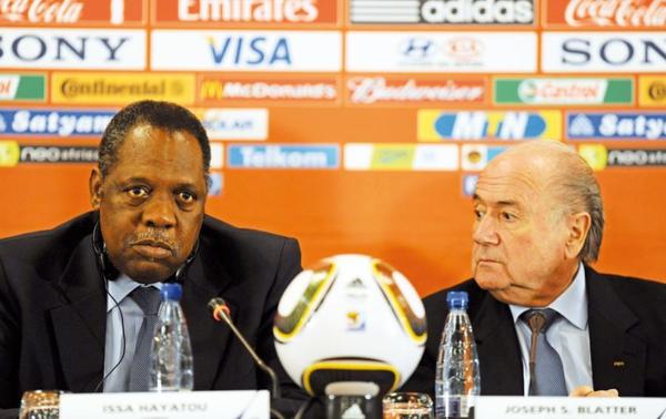 Scandale de vote aux Mondiaux FIFA 2018 et 2022 : Issa Hayatou dans le collimateur Scandale de vote aux Mondiaux FIFA 2018 et 2022 : Issa Hayatou dans le collimateur