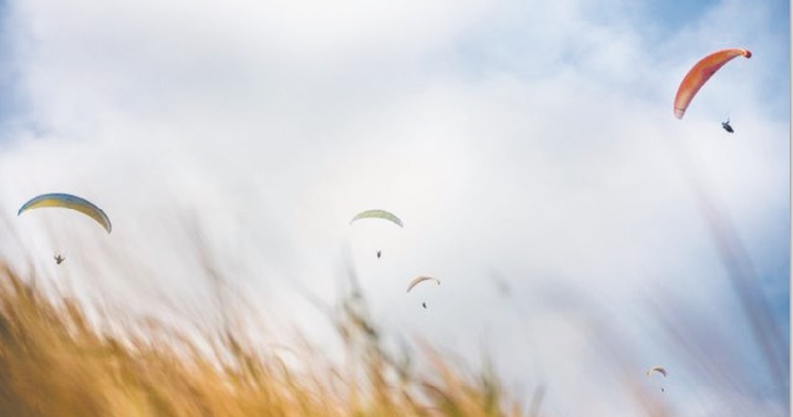 Le parapente comme remède à l'étouffante densité hongkongaise Le parapente comme remède à l'étouffante densité hongkongaise