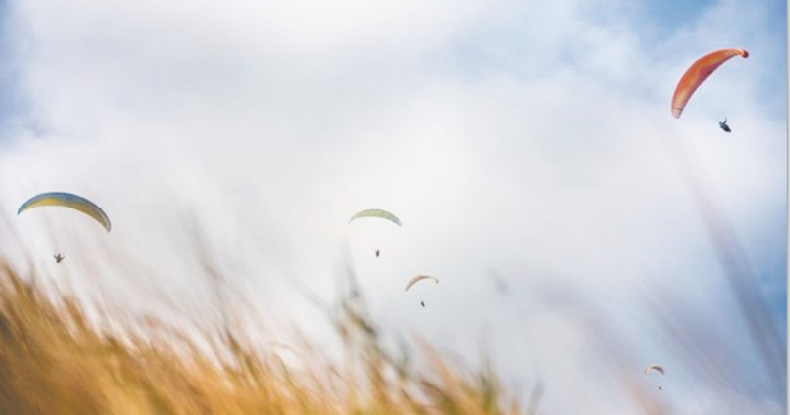 Le parapente comme remède à l'étouffante densité hongkongaise