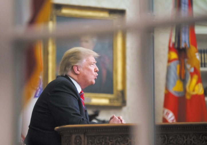 Trump menace de "dévaster" l'économie de la Turquie si elle s'en prend aux Kurdes Trump menace de "dévaster" l'économie de la Turquie si elle s'en prend aux Kurdes