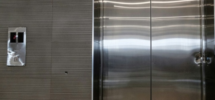 Insolite : Coincée dans l’ascenseur