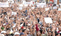 Manifestations à Casablanca, Rabat, Fès, Tanger et Marrakech : Le “20 février” poursuit son mouvement sur fond de discorde Manifestations à Casablanca, Rabat, Fès, Tanger et Marrakech : Le “20 février” poursuit son mouvement sur fond de discorde