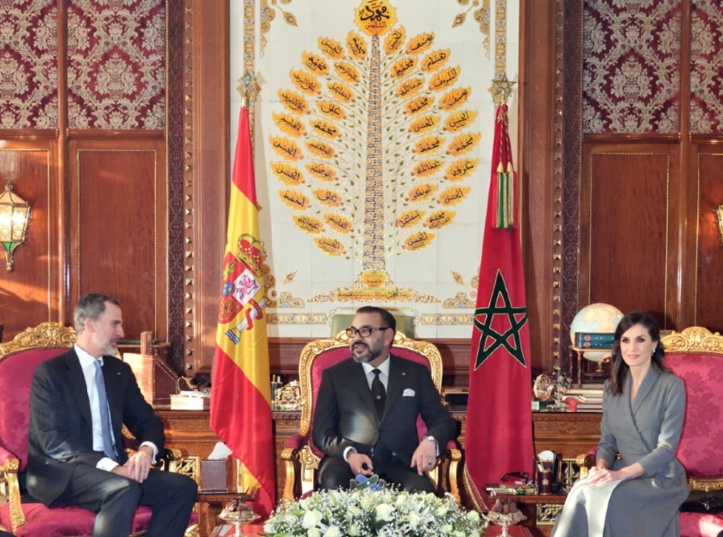 S.M le Roi s'entretient avec le Souverain espagnol et offre un dîner en son honneur S.M le Roi s'entretient avec le Souverain espagnol et offre un dîner en son honneur