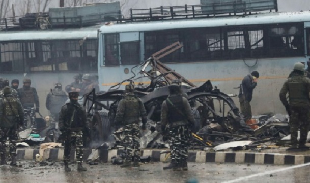 37 paramilitaires indiens tués dans un attentat au Cachemire indien