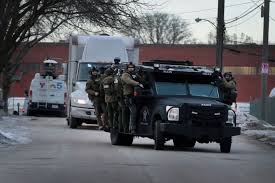 Une fusillade près de Chicago fait cinq morts Une fusillade près de Chicago fait cinq morts
