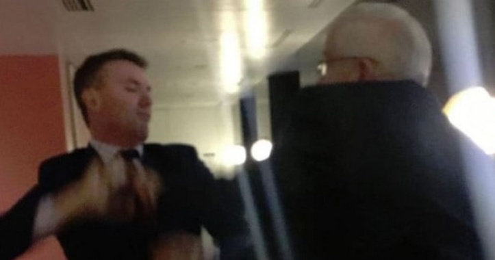 Insolite : Bagarre au Parlement Insolite : Bagarre au Parlement