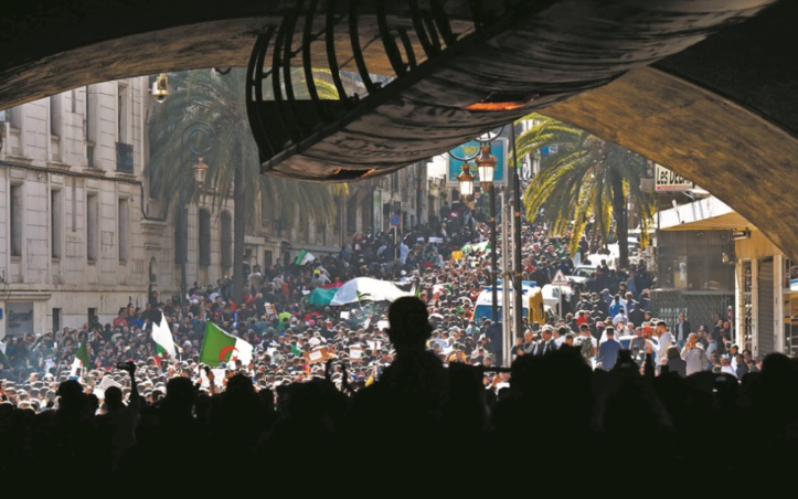 L’Algérie écartelée entre les revendications populaires et les calculs de clans intéressés L’Algérie écartelée entre les revendications populaires et les calculs de clans intéressés