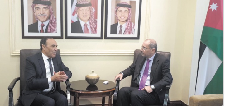 Le président de la Chambre des représentants et le ministre jordanien des Affaires étrangères et des Expatriés. Le président de la Chambre des représentants et le ministre jordanien des Affaires étrangères et des Expatriés.