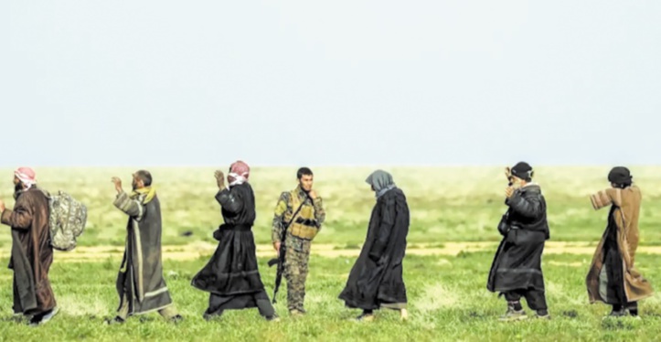 Des milliers de survivants fuient le dernier réduit de Daesh en Syrie Des milliers de survivants fuient le dernier réduit de Daesh en Syrie