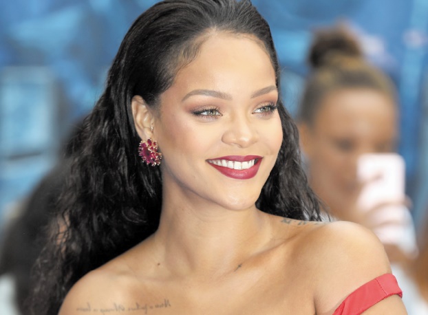 Les 5 métiers que Rihanna a exercés en plus d’être chanteuse !