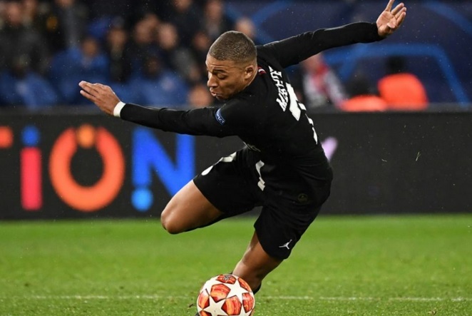 Les supporters du PSG crient leur colère