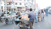 Les marchands ambulants envahissent le domaine public