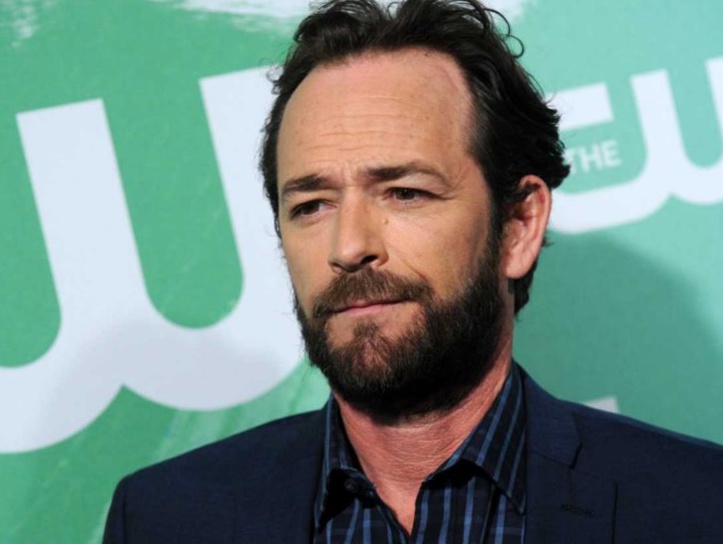 Luke Perry sera honoré de son étoile à titre posthume Luke Perry sera honoré de son étoile à titre posthume