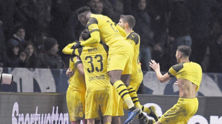 Schalke s'enfonce, Reus donne la victoire à Dortmund Schalke s'enfonce, Reus donne la victoire à Dortmund