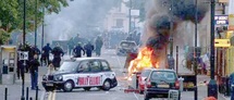 Violences en Grande-Bretagne : les émeutes s'étendent hors de Londres Violences en Grande-Bretagne : les émeutes s'étendent hors de Londres