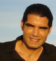 Entretien avec le comédien Abdeslam Bouhcini : Je suis partagé entre télévision marocaine, feuilleton arabe et cinéma international Entretien avec le comédien Abdeslam Bouhcini : Je suis partagé entre télévision marocaine, feuilleton arabe et cinéma international