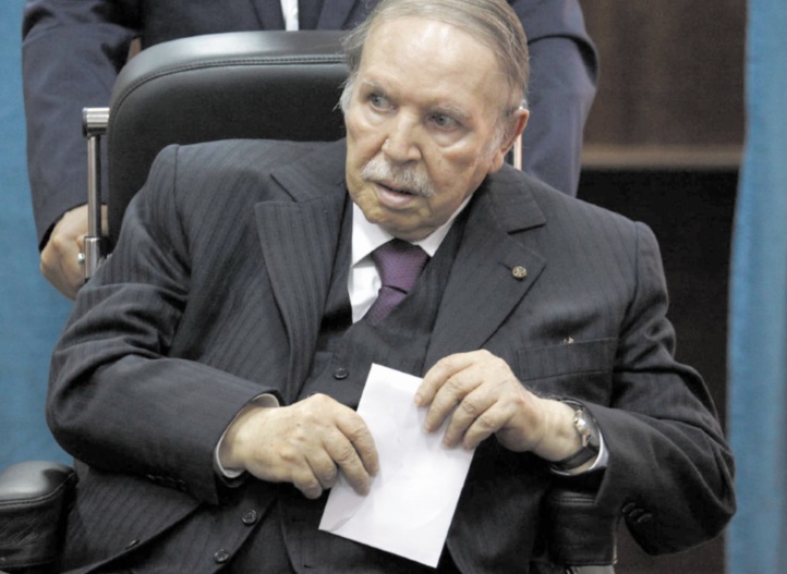 Après le chef d'état-major, d'autres fidèles lâchent Bouteflika