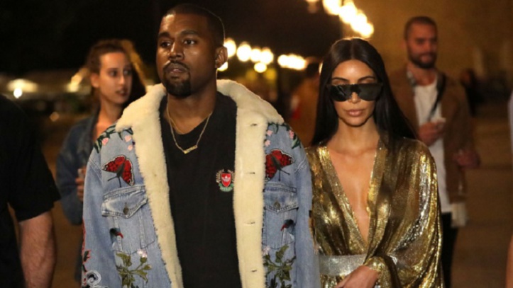 Kim Kardashian et Kanye West vendent des Yeezy en pleine rue pour la bonne cause Kim Kardashian et Kanye West vendent des Yeezy en pleine rue pour la bonne cause