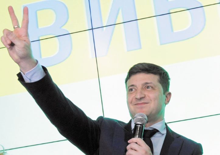 Le comédien Zelensky large vainqueur du 1er tour des présidentielles en Ukraine