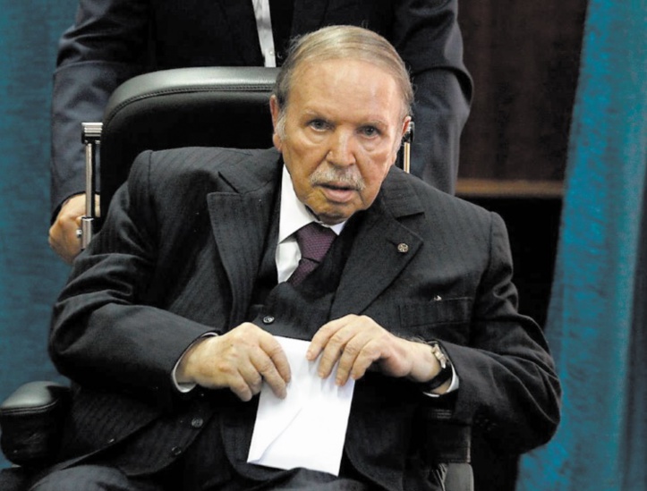 La présidence algérienne annonce la démission de Bouteflika d'ici le 28 avril