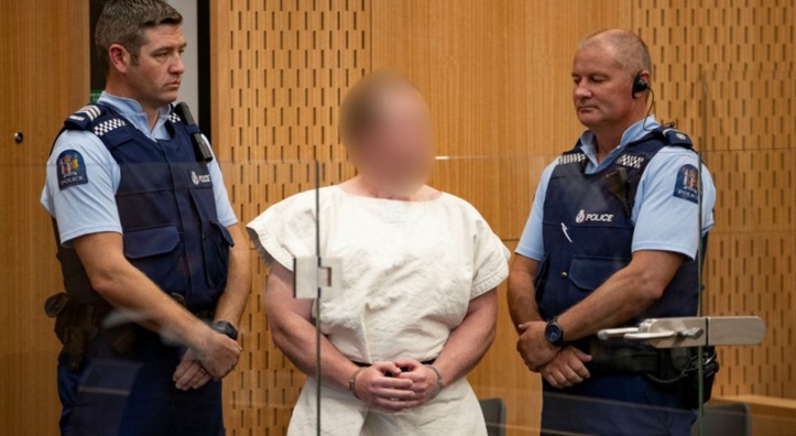 Le tireur des mosquées néo-zélandaises devra répondre de 50 chefs de meurtre Le tireur des mosquées néo-zélandaises devra répondre de 50 chefs de meurtre