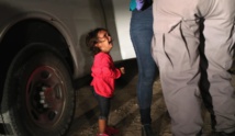 Le cliché bouleversant d'une petite fille hondurienne en larmes primé au World Press Photo Le cliché bouleversant d'une petite fille hondurienne en larmes primé au World Press Photo