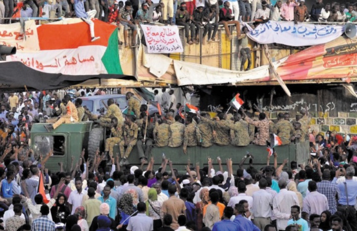 Au Soudan, les militaires pressés de toutes parts d'instaurer un gouvernement civil Au Soudan, les militaires pressés de toutes parts d'instaurer un gouvernement civil