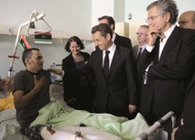 Sarkozy et Cameron en Libye pour une visite "historique"