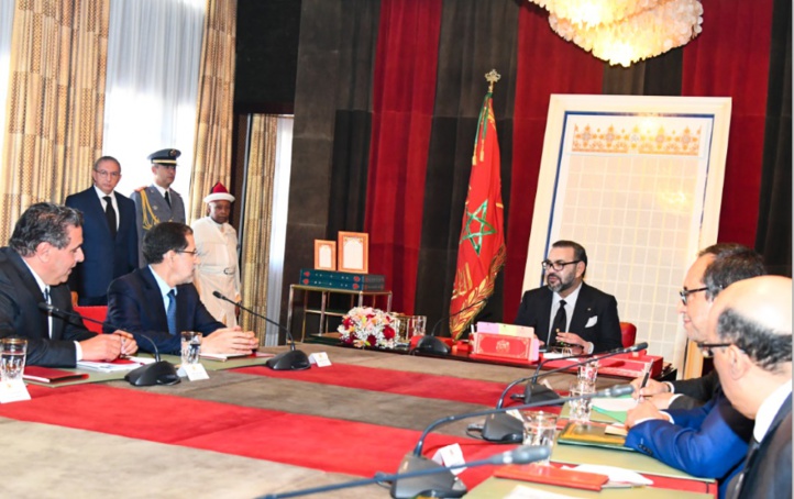 S.M le Roi préside une séance de travail consacrée à la problématique de l'eau S.M le Roi préside une séance de travail consacrée à la problématique de l'eau