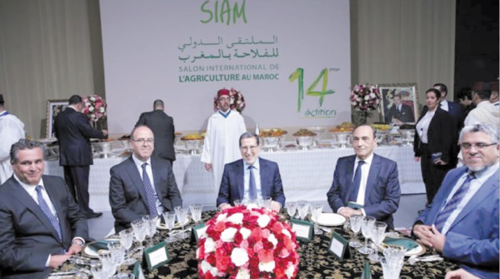 S.M le Roi offre un dîner en l'honneur des invités et participants au SIAM