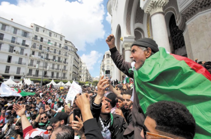 L'armée algérienne oppose une fin de non-recevoir aux revendications des manifestants L'armée algérienne oppose une fin de non-recevoir aux revendications des manifestants