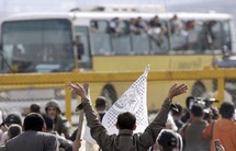 Les 450 premiers détenus quitteront leurs geôles au même moment que Gilad Shalit : Accord entre Israël et Hamas pour la libération de 1.027 détenus palestiniens Les 450 premiers détenus quitteront leurs geôles au même moment que Gilad Shalit : Accord entre Israël et Hamas pour la libération de 1.027 détenus palestiniens